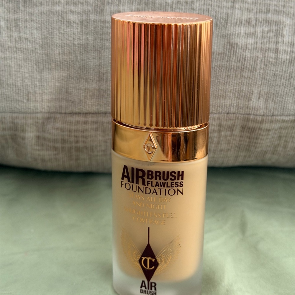 Charlotte Tilbury Airbrush Flawless Foundation - Tan